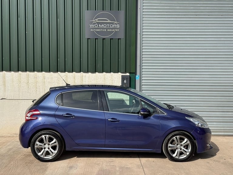 PEUGEOT 208 1.6 e-HDi Allure 2014