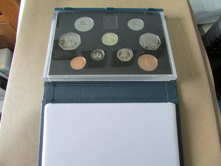 1992 UNITED KINGDOM PROOF COIN SET.