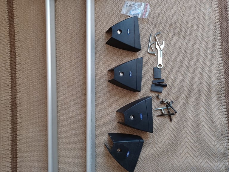 Ford CMAX Locking Roof Bars