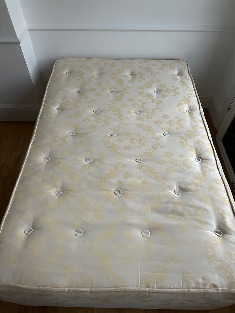 Small Double / Queen Bed 