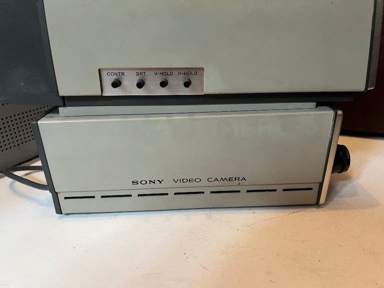 Powers On Vintage Sony AVC-3200CE Video Camera Original Case View Finder & more