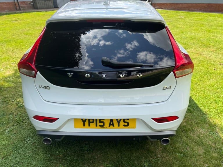 VOLVO V40 2.0 R-Design D4 2015