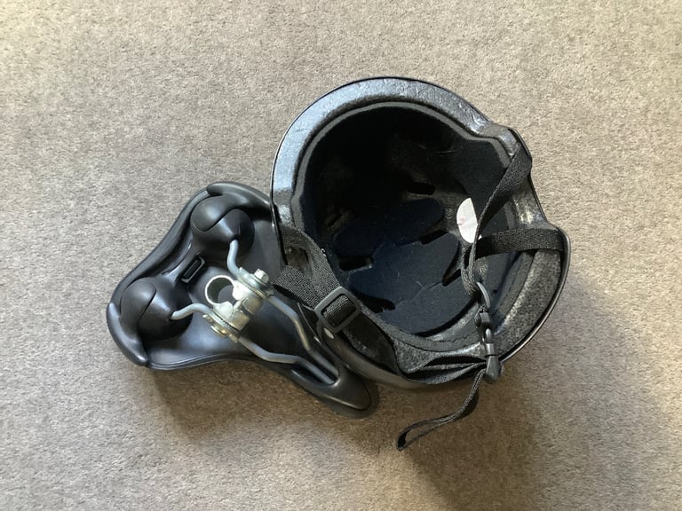 Gel seat + helmet 