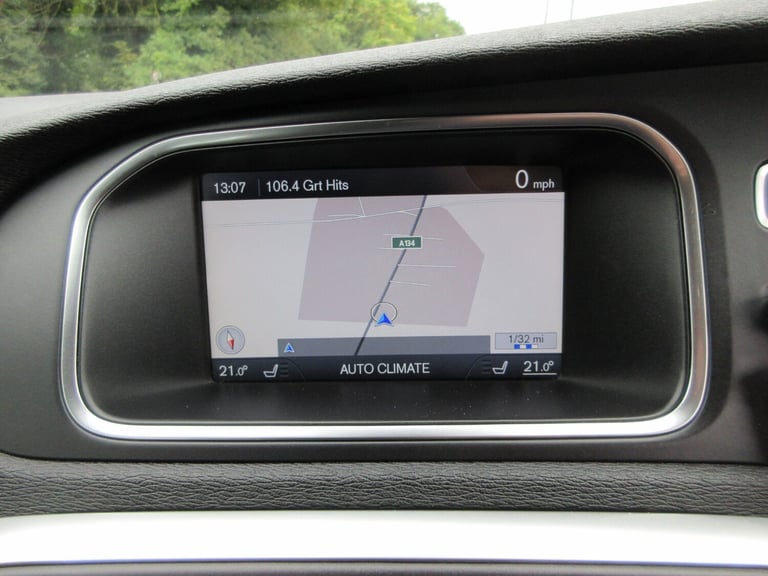 2013 Volvo V40 D3 SE Lux Nav 5dr Geartronic HATCHBACK Diesel Automatic