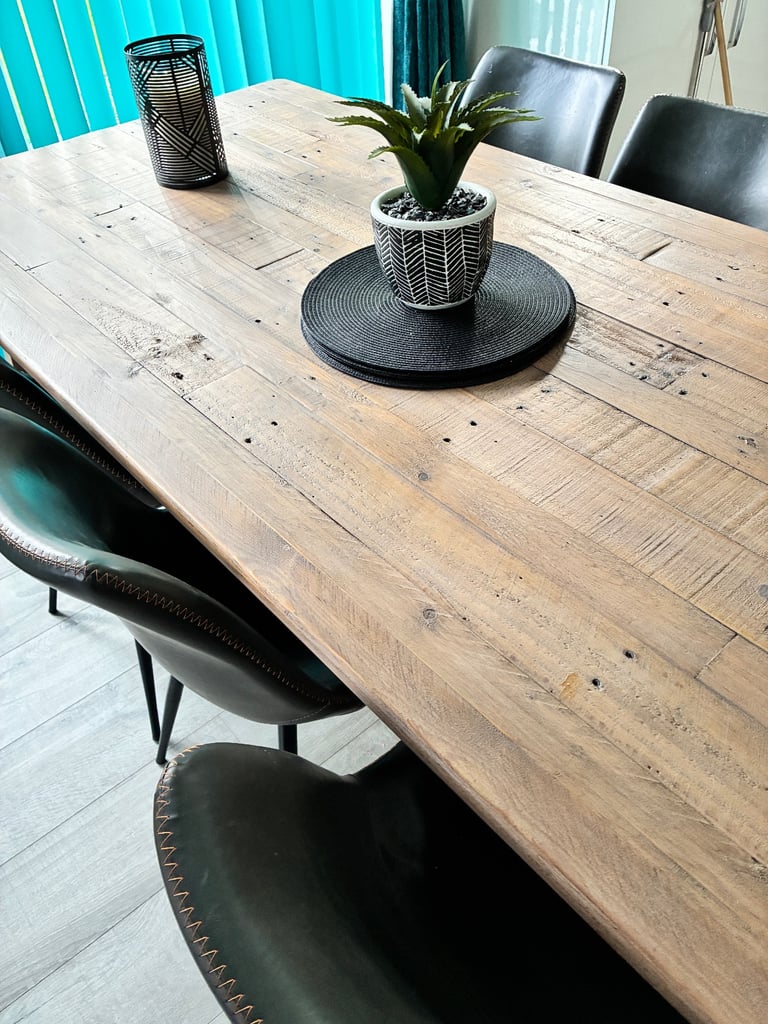 Stunning high quality 6 seater farmhouse table 