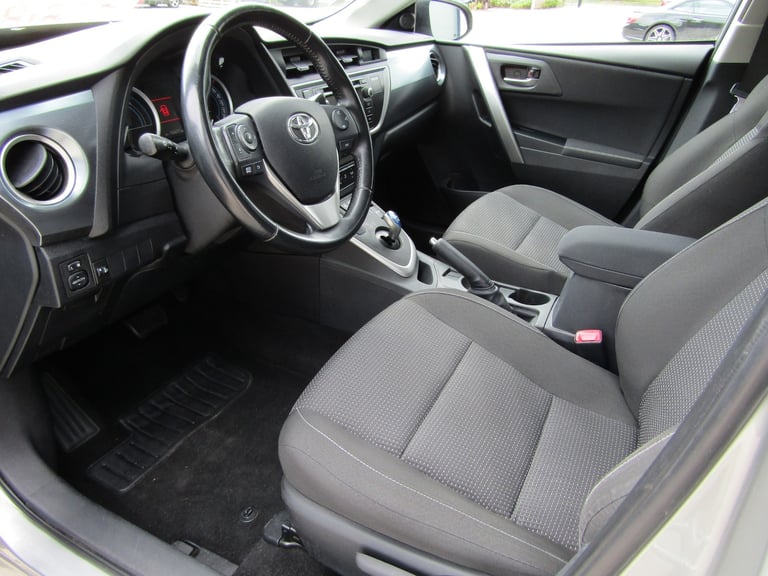 LEFT HAND DRIVE TOYOTA AURIS