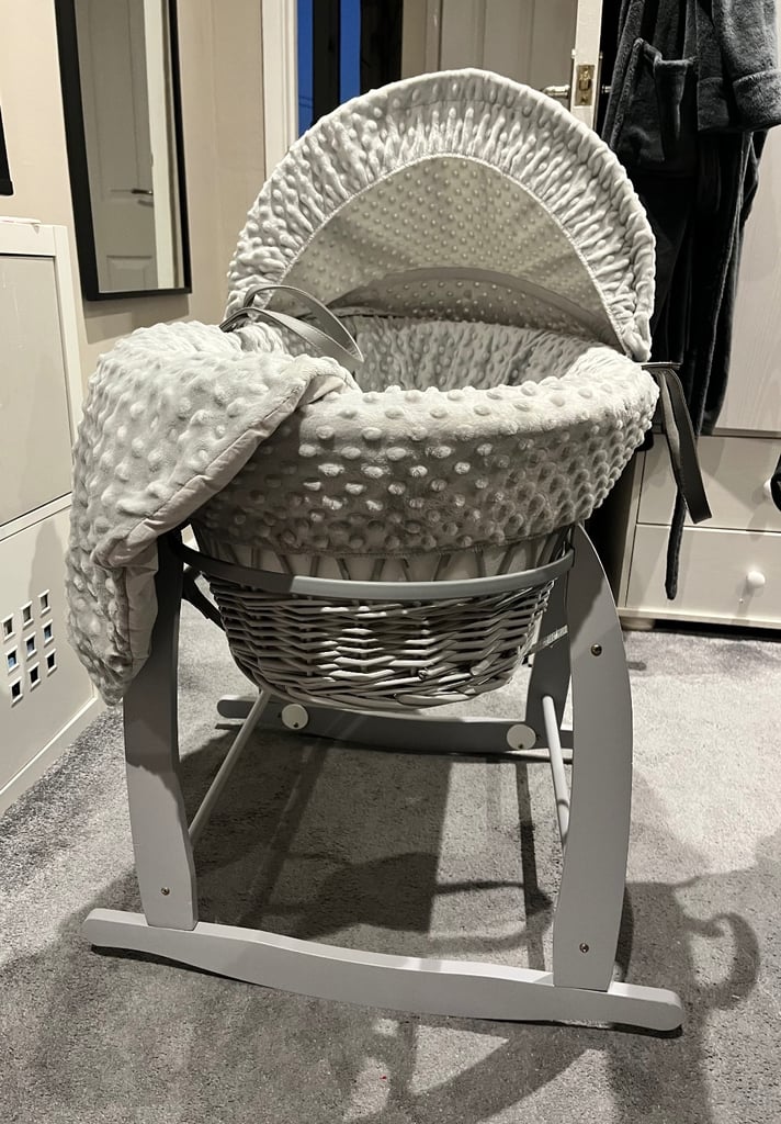 Moses basket and stand