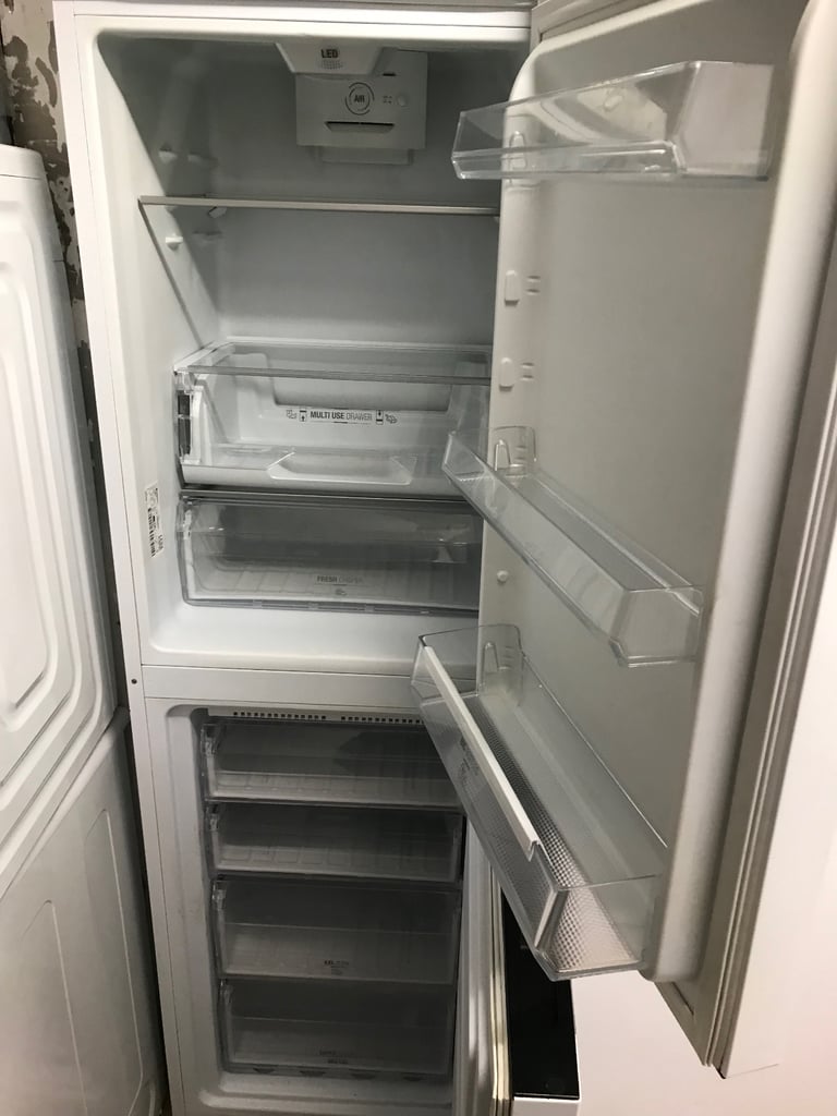HOTPOINT FRIDGE FREEZER IN EXCELLENT CONDITION £169