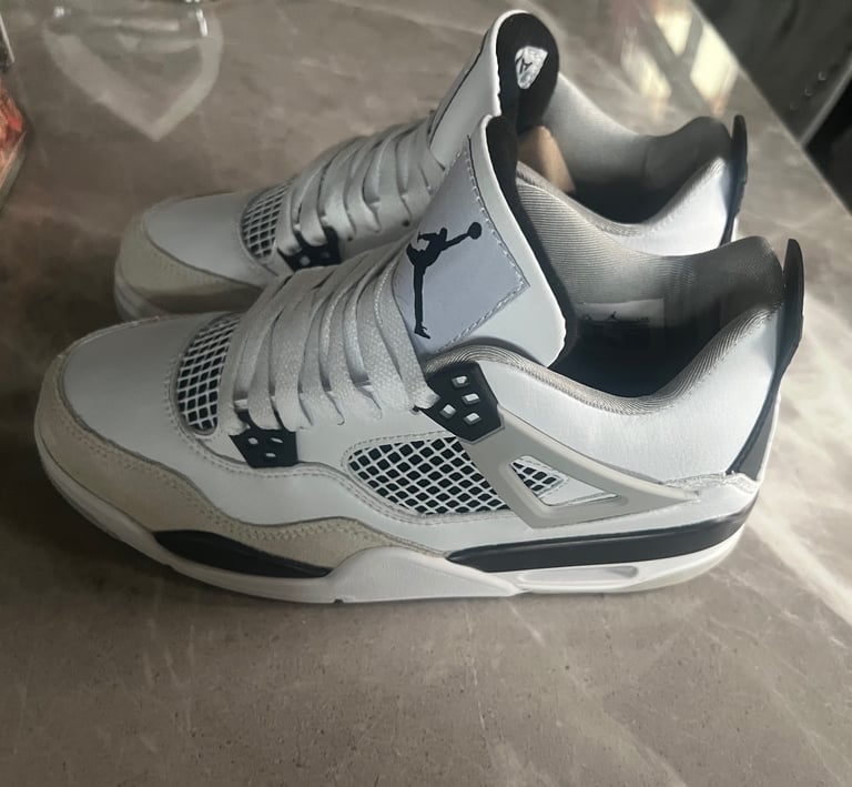 Air Jordan 4 Retro - UK 5 (EU 38) - New - Black/White - Unisex