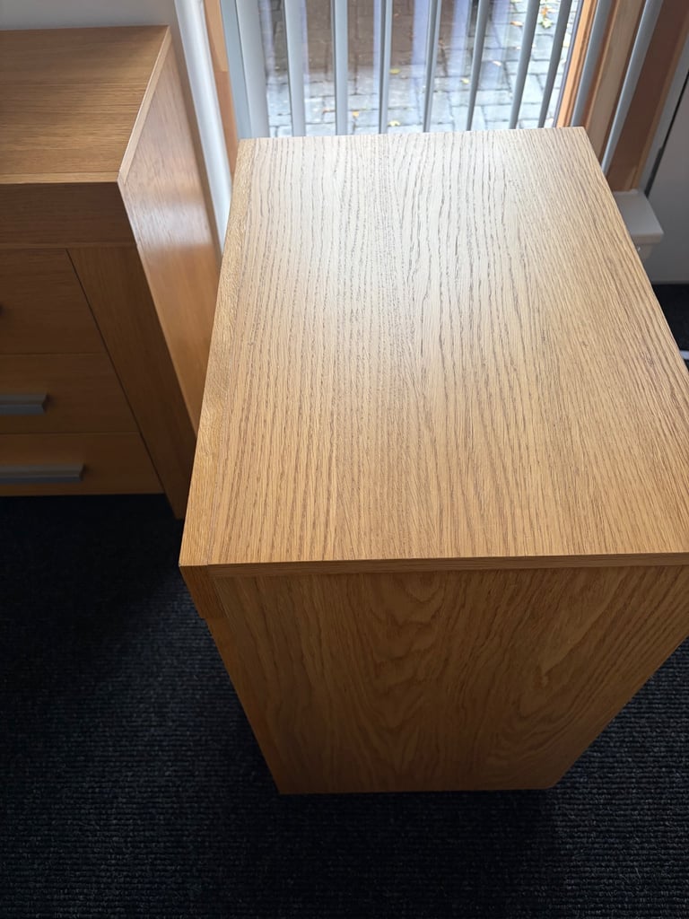 Bedside Cabinets 