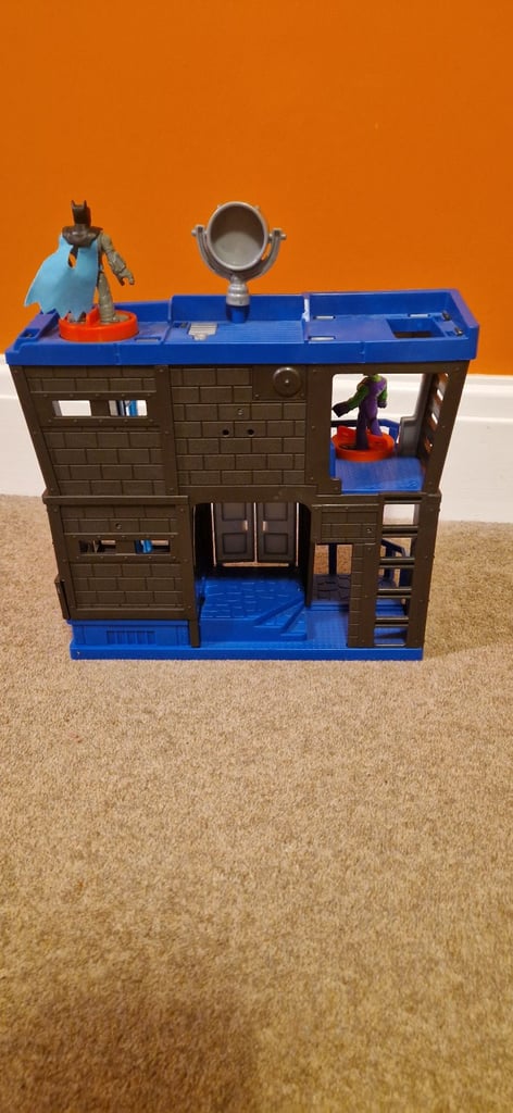 FISHER PRICE IMAGINEXT GOTHAM CITY JAIL. EXCELLENT CONDITION. AS NEW.