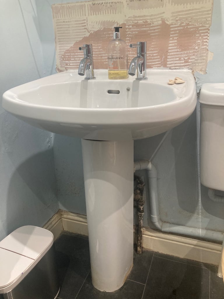 FREE Bathroom suite 