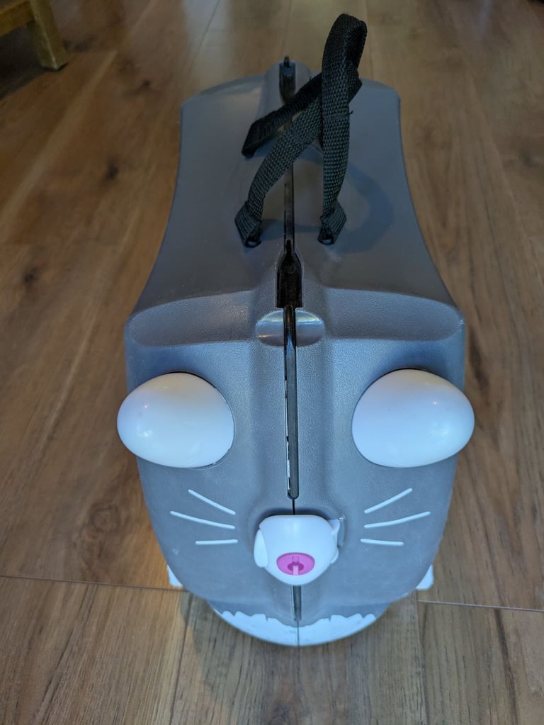 Trunki Cassie the Cat Ride-On Kids Suitcase – Grey – Very Gently Used (No strap)