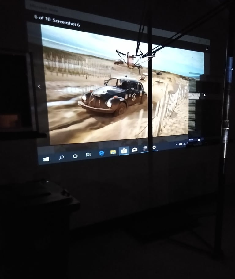 Dell projector. Window display. 90 hours. Case, Bright. Movies, Presentations, Not HDMI!.