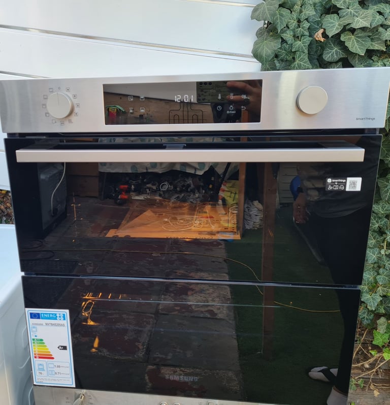Samsung Serie4 Dual Cook Flex single electric oven built-in, Pyrolytic brand new,stainless Steel 