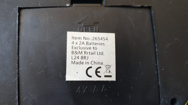 B & M 265454 RrTAIL LTD NIGHT WALL HANGING BATTERY LIGHT
