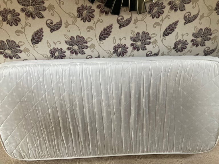 FREE Single silent night bed with 2 drawers 