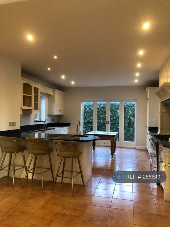 7 bedroom house in Kobe Nursery, Goffs Oak, Waltham Cross, EN7 (7 bed) (#2661519)