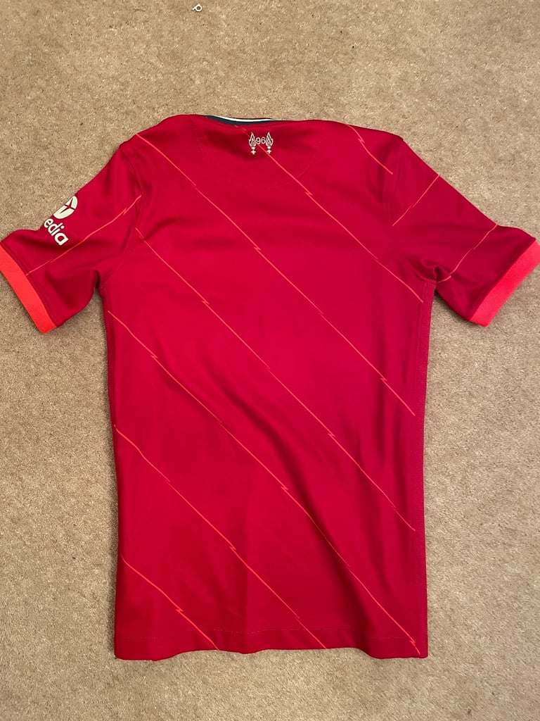 Liverpool football shirt 128-137cm age 8