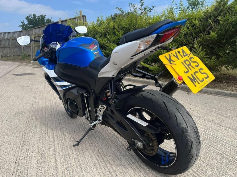 2014 14 SUZUKI GSXR 1000 L4 BLUE  WHITE SPORTS R1 GSXR1000 - LOW MILES CBR