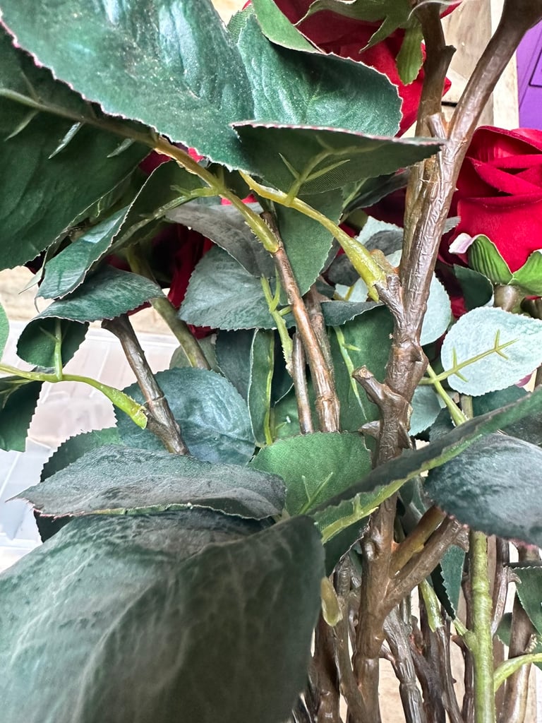 Large bunch of faux silk red roses with stems 