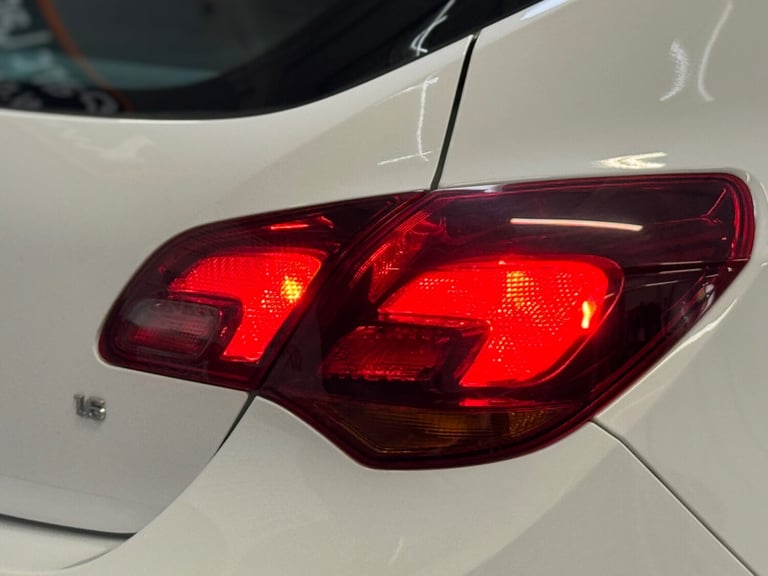 2015 Vauxhall Astra 1.6i 16V Tech Line GT 5dr ** ONLY 65000 MILES ** Petrol