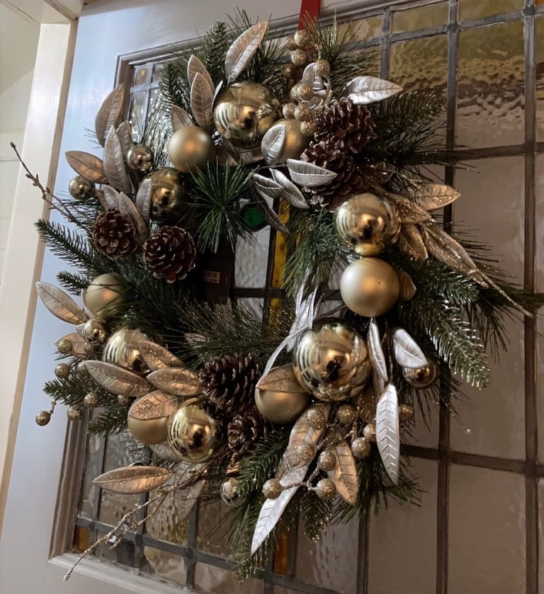 4 John Lewis Leaf and Bubble Wreath - Champagne Dia 50cm