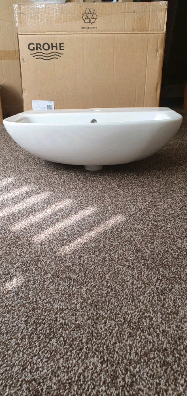 Grohe ceramic basin 550mm (bathroom sink)