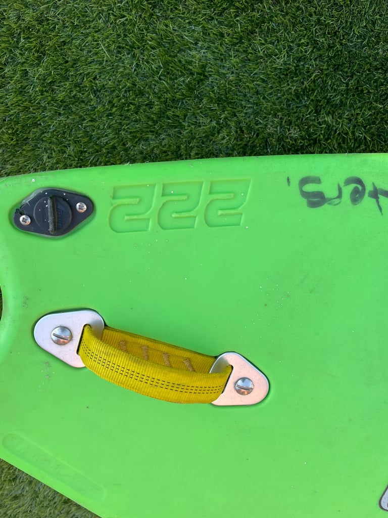 Pyranha i:3 kayak 222 with Robson Green carbon fibre Paddle and life jacket 