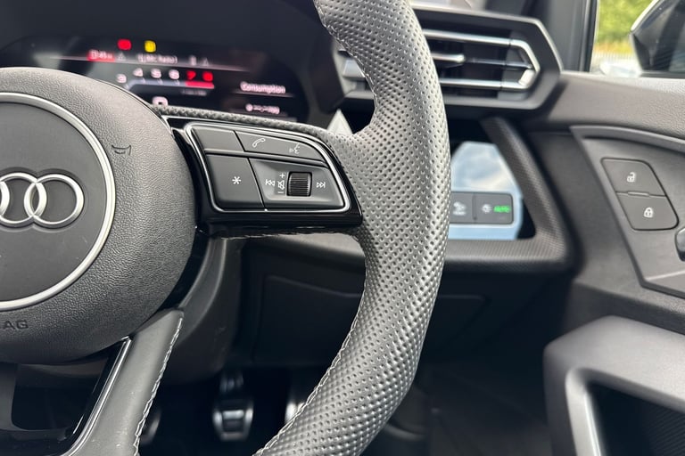 2025 Audi A3 Black Edition 35 TFSI  150 PS 6-speed Saloon PETROL Manual