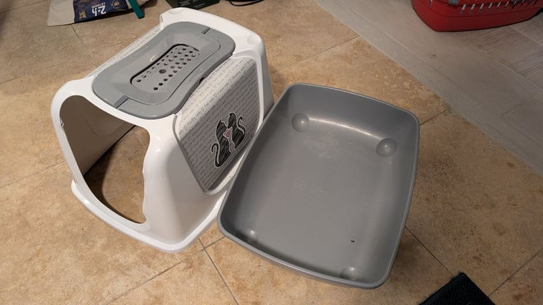 FREE Cat litter tray