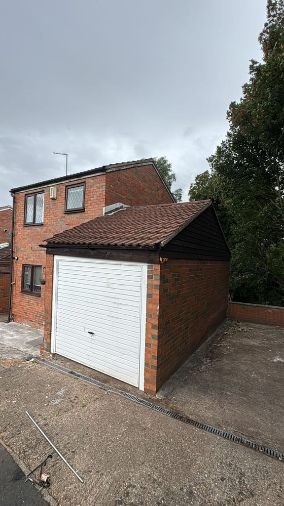 2 bed detached house