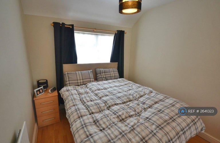 1 bedroom flat in Wiltshire Avenue, Slough, SL2 (1 bed) (#2641323)