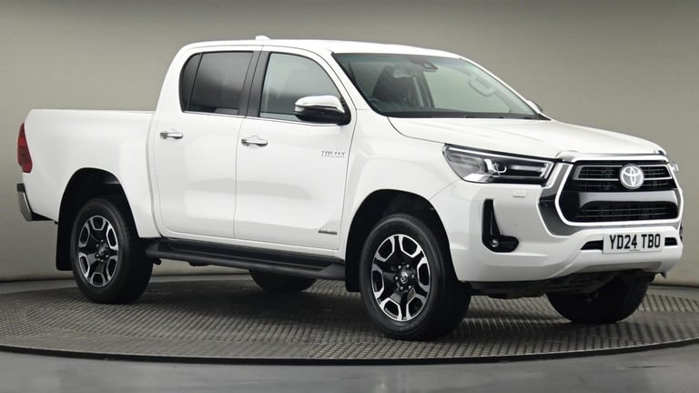 2024 Toyota Hilux 2.8 D-4D Invincible Pickup Double Cab 4dr Diesel Auto 4WD Euro 6 (s/s) (204 Pic...