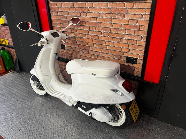 Piaggio Vespa 125cc Scooter JUSTIN BIEBER LIMITED EDITION 