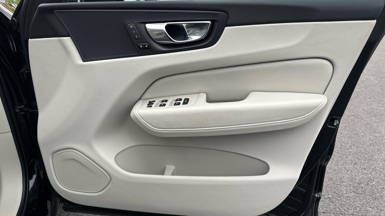 2021 Volvo XC60 2.0 B5P Inscription 5dr AWD Geartronic ESTATE PETROL Automatic