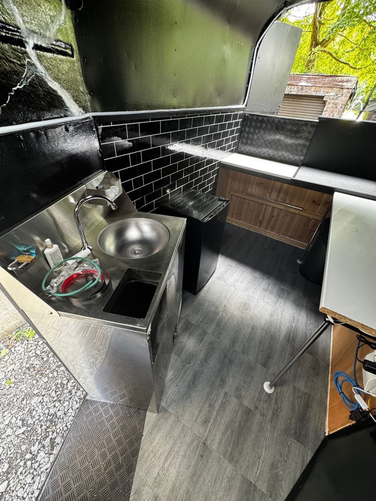 Converted Horsebox Hersteller: KNOTT Gmbh D 83125