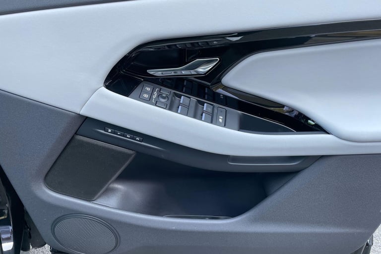 2025 Land Rover Range Rover Evoque 1.5 P270e Dynamic SE 5dr Auto ESTATE PETROL/ELECTRIC Automatic