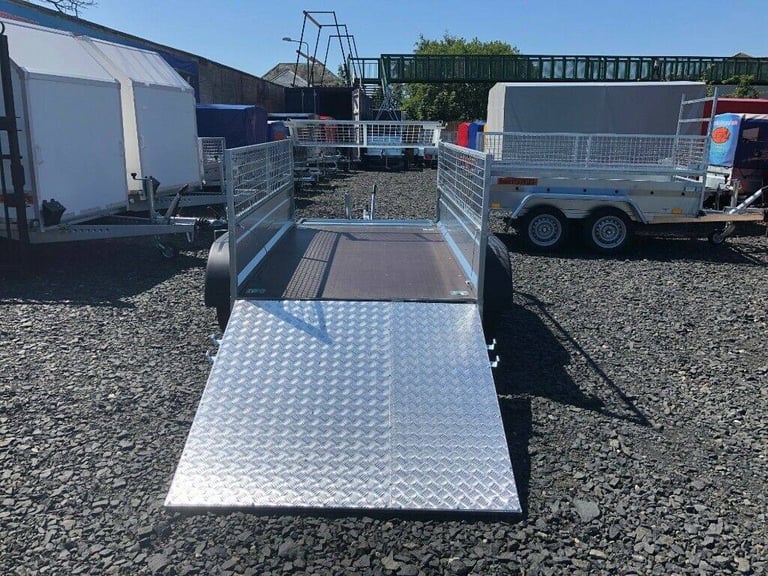 BRAND NEW 8,2ft x 4,3ft TWIN AXLE MASTER TRAILER WITH 40 CM MESH AND RAMP 1300KG BRAKED