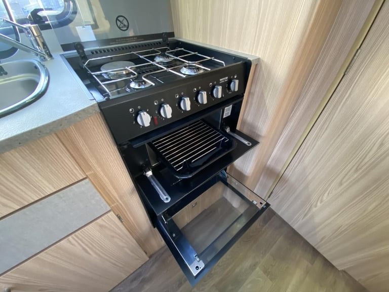 2015 COACHMAN VISION 450/2 DESIGN EDITION LUXURY CARAVAN