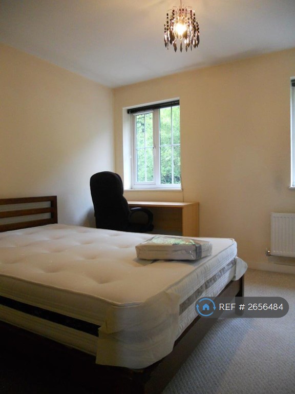 3 bedroom house in Valley View, Newcastle-Under-Lyme, ST5 (3 bed) (#2656484)