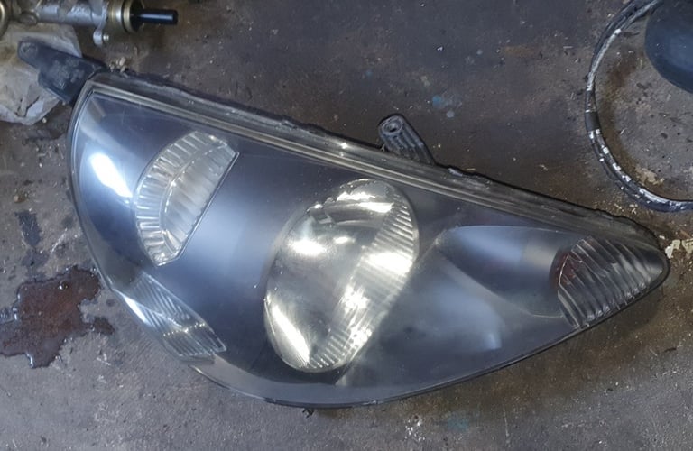 Honda Jazz Right Side Headlight 2004