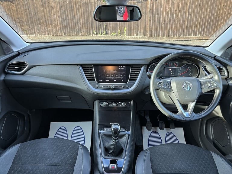 2018 Vauxhall Grandland X Turbo Tech Line Nav SUV Petrol Manual