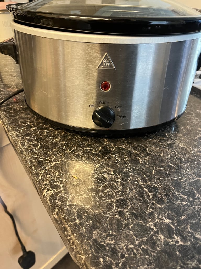 Slow cooker 
