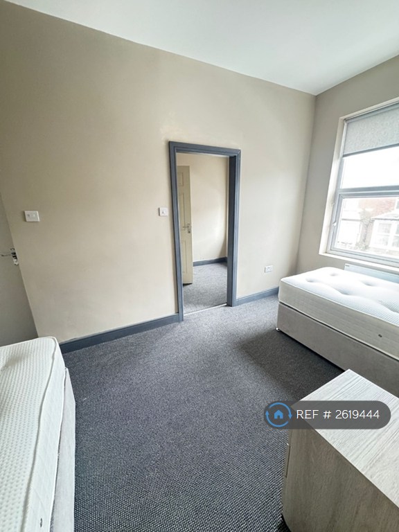 6 bedroom house in Keswick Road, Blackpool, FY1 (6 bed) (#2619444)