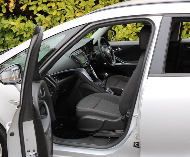 2017 Vauxhall Zafira Tourer 1.4i Turbo Design Euro 6 5dr MPV Petrol Manual