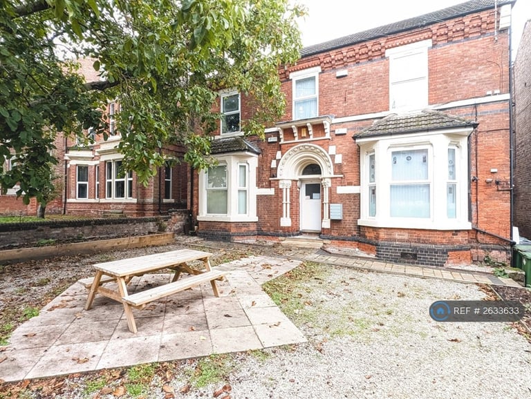 2 bedroom flat in Burns Street, Nottingham, NG7 (2 bed) (#2633633)