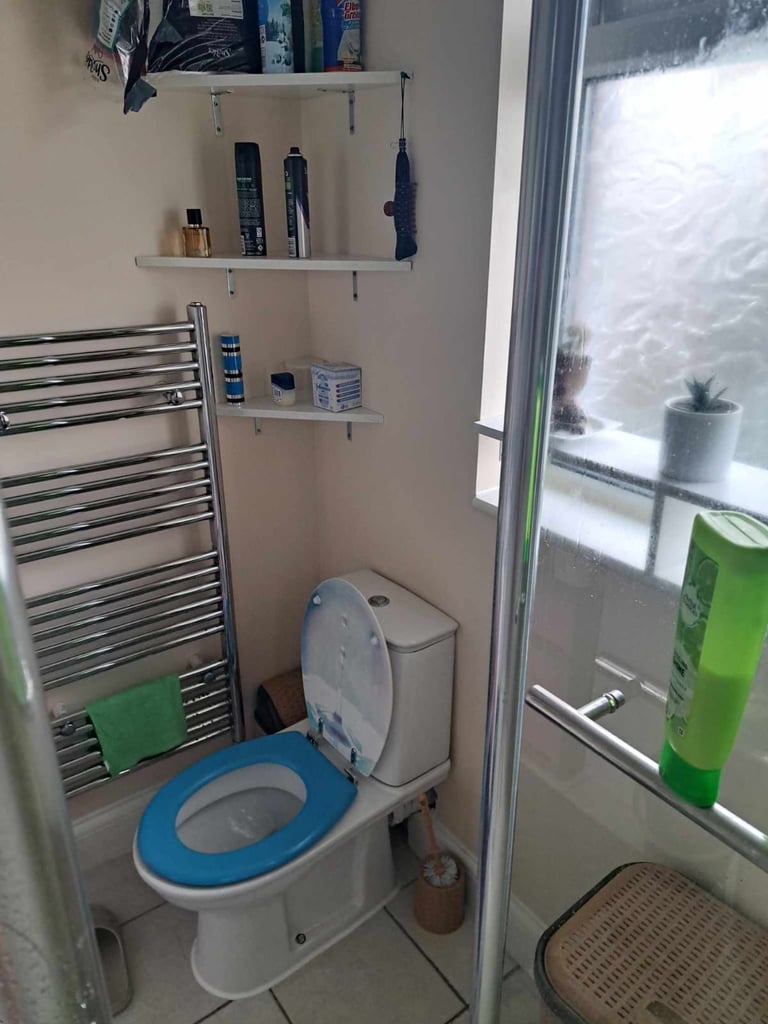 Spacious & Cosy Ensuite Room for Rent TW14 0JS 
