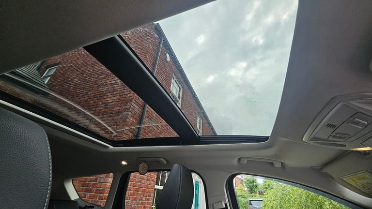 Ford, KUGA, Hatchback, 2017, Manual, 1498 (cc), 5 doors