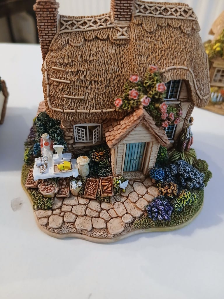 Lilliput lane cottages 